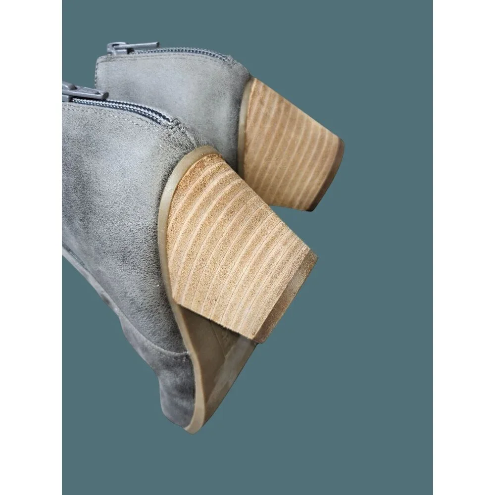 Stitch Fix Report Footwear Clarice Heeled Bootie Grey 6 Wide Faux Suede